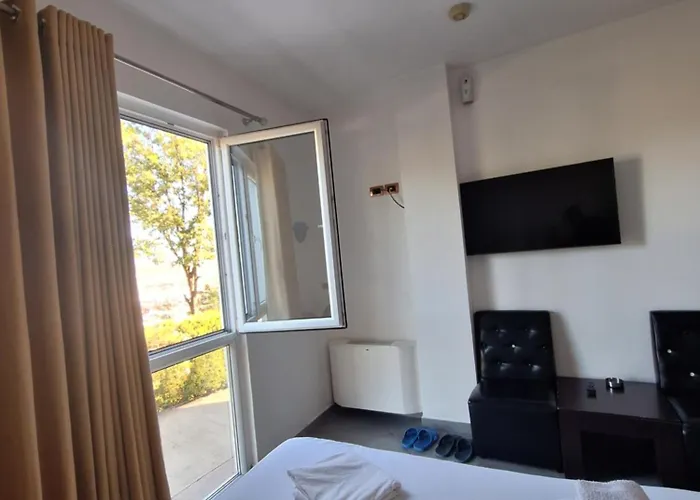 1x1 Love hotel Tirana